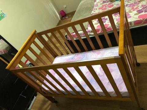 Baby cot, well maintained - can be delivered