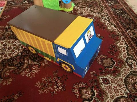 Kids extra large storage box with wheels