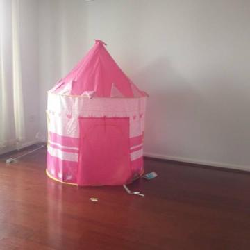 moving out sale:Girls pink tent
