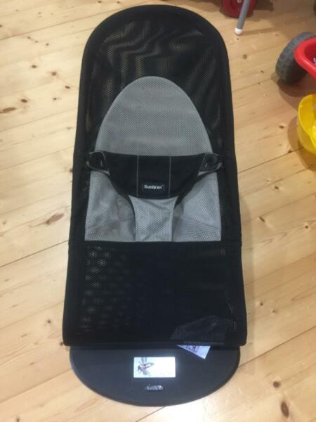 BAbybjorn mesh bliss bouncer in great condition