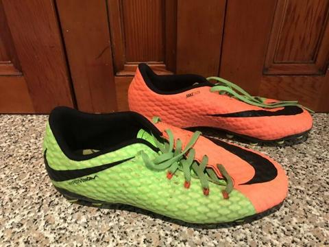 Soccer (football) boots / shoes, NIKE HYPERVENOM, leather