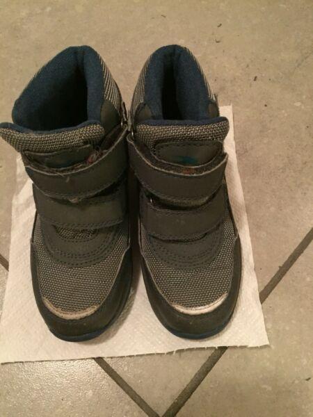 Near new boy's snow boots size 13 - Aldi Crane brand