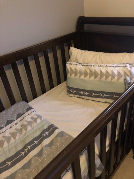 BOORIE SLEIGHT COT/TODDLER BED