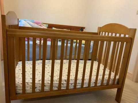 Boori baby cot and mattress with cot sheet