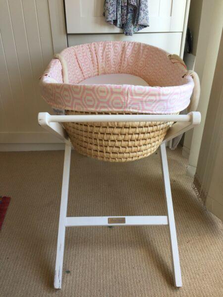 Sleepy Spaces Moses Basket and Stand