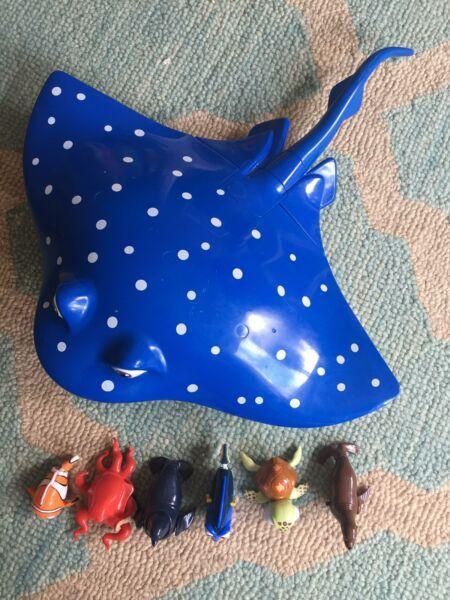 Finding Dory Stingray and toys