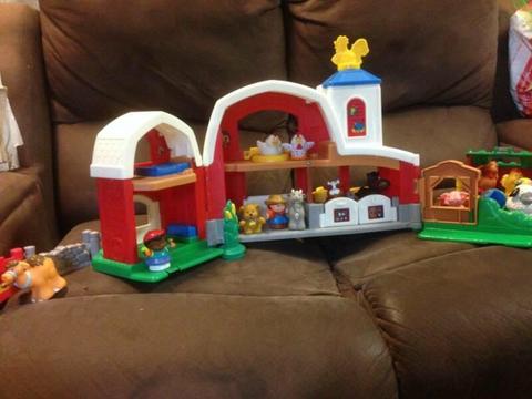 Fisher price Little People Barn set- in excellent condition