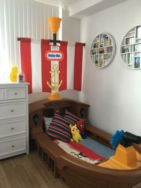 Little Tikes Pirate Ship Toddler Bed Excellent Condition