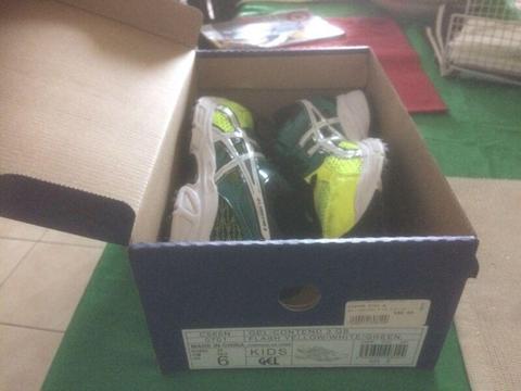 Boys ASICS Gel size 6 brand new never worn shoes