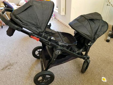 City Select by baby jogger pram with bassinet and 2 seats