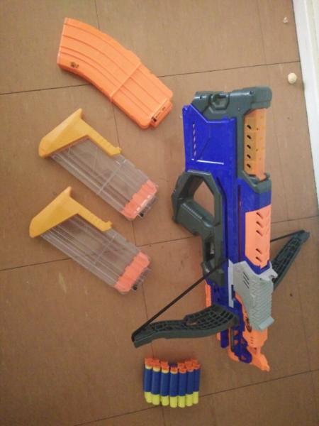Nerf gun ,crossbolt and extras for sale