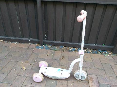 Kids 3 wheel scooter. Toddler scooter