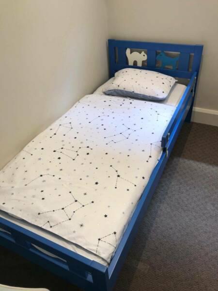 Toddler bed, mattress and bedding