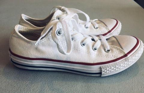 Converse lace-up shoes size 1 VGC