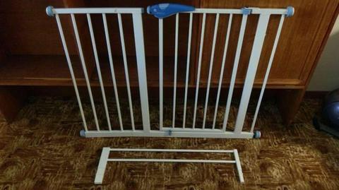 Lindam PLUS DELUXE TALL GATE Baby Child Proofing and Extension