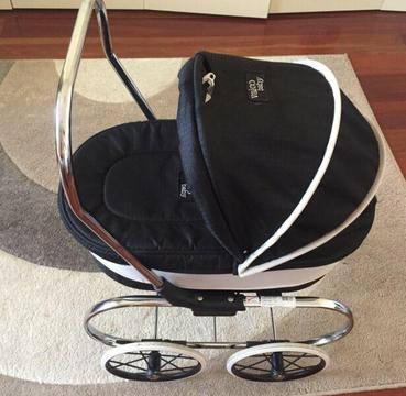 Valco Baby 'Just Like Mum' Classic Doll Stroller