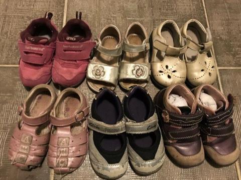 Girl's shoes suitable for babies/toddlers