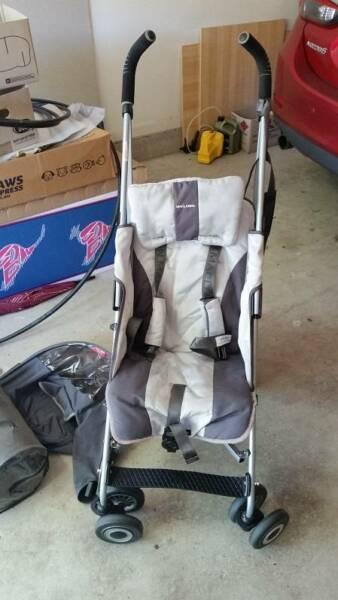RRP$329 Maclaren Folding Stroller with Sunhood and Cover Dundas