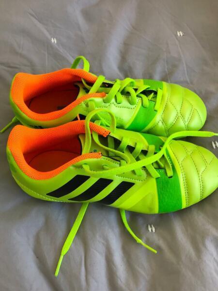 Kids soccer boots