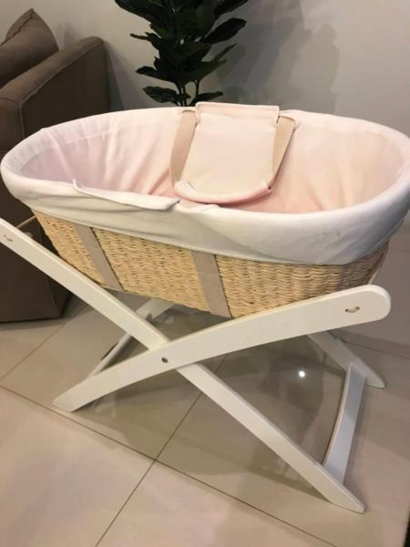 Moses basket and bassinet