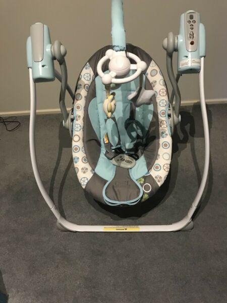 Automatic portable baby swing. Brand new !!