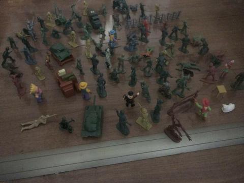Soldiers , cowboys and scenery action figures (over 50 items)