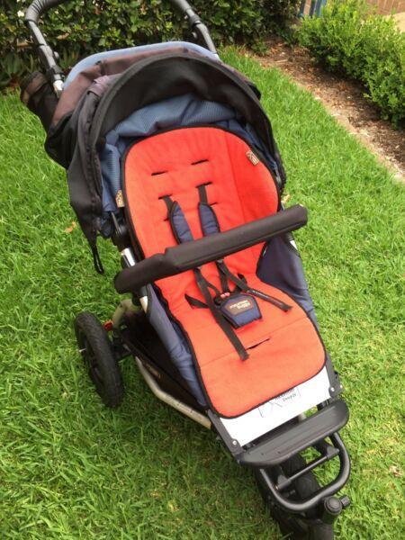 Mountain Buggy pram with cot/bassinet and accessories