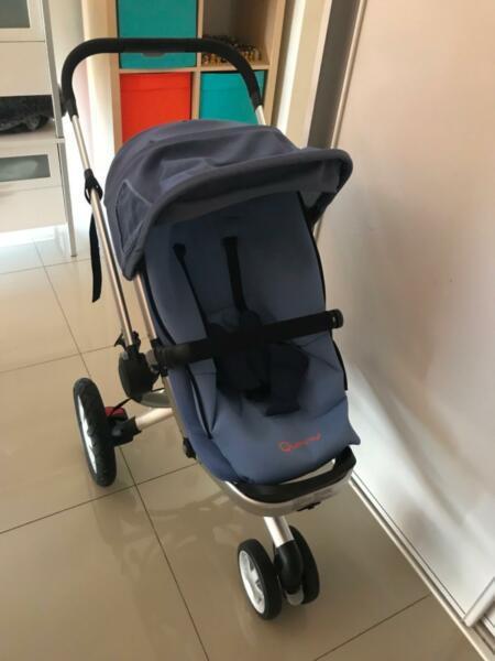 Quinny stroller with bassinet great condition