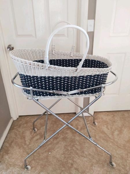 Use woven baby bassinet