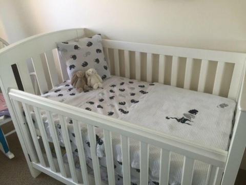White Boori Country Cot in good condition