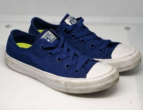 Girls/ boys kids Blue converse sneaker shoes US 4