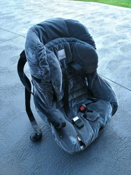 *2 SOLD, 2 LEFT* Newborn to 4 year old car safety seats