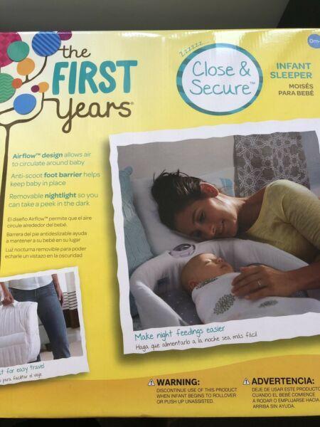 Infant sleeper. Close and secure