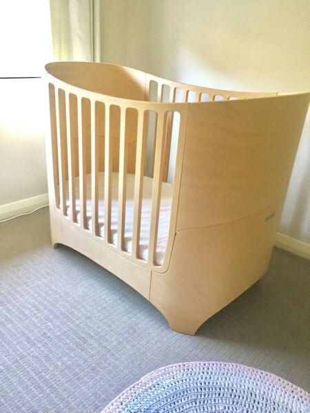 Leander cot / toddler bed - whitewash