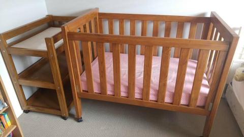 Grotime Change Table and Cot in great condition