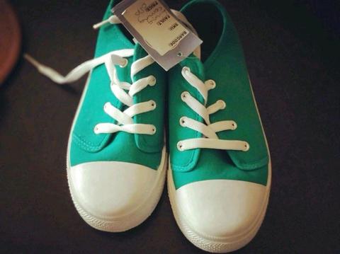 Brand new Girls green shoes size 3 still with tag