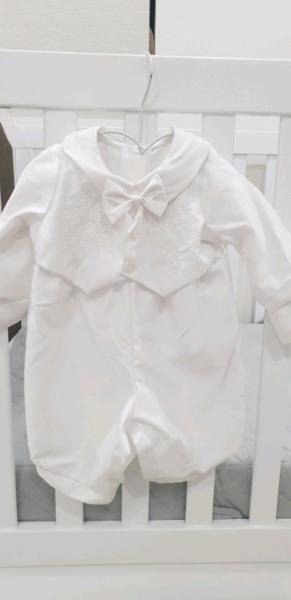 Baby christening gown size 0000 MINT CONDITION NEVER BEEN USED !!
