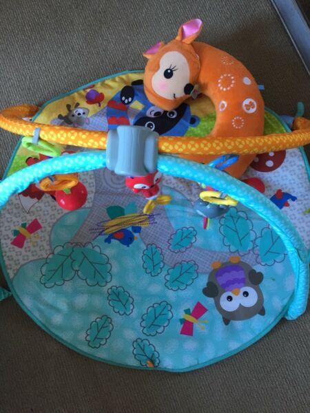 Baby play gym in almost brand new condition