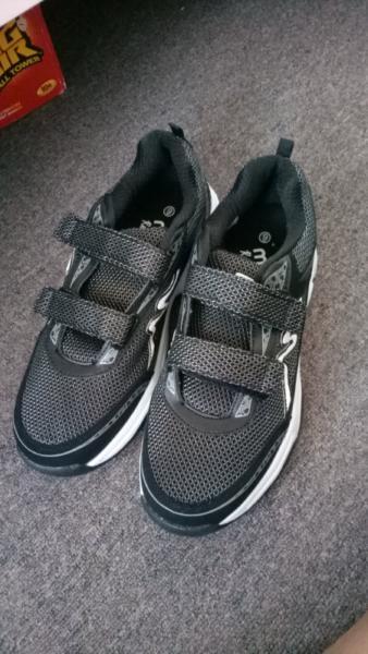 Brand New Mitre Kids Shoes $20 size 9