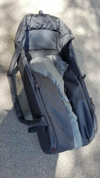 Phil & Ted's baby carrier / newborn cocoon / carrycot