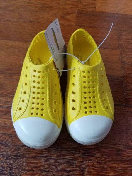 BNWT Crane Yellow water shoes UK size 10