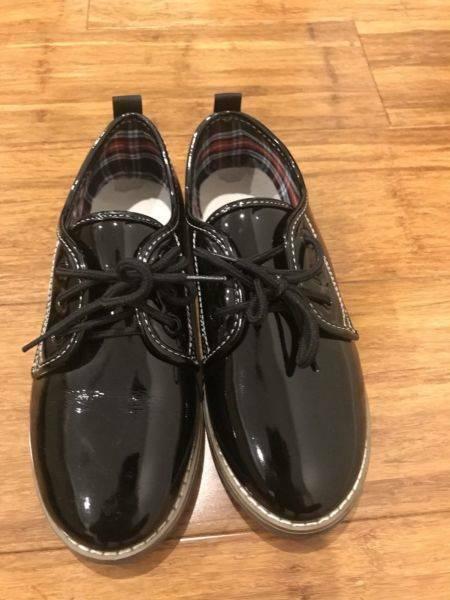 Brand new Black Dress shoes for boys - Size US 4 - 5