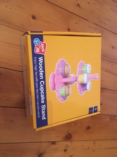 Children's wooden cupcake toy