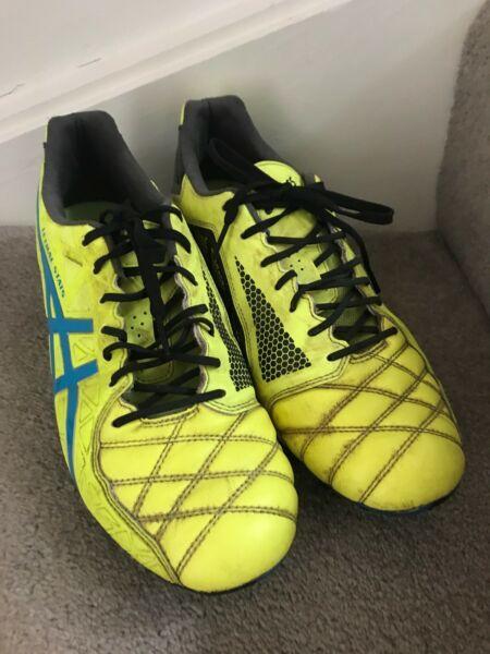 ASICS soccer boots shoes size Euro 44 / US 10