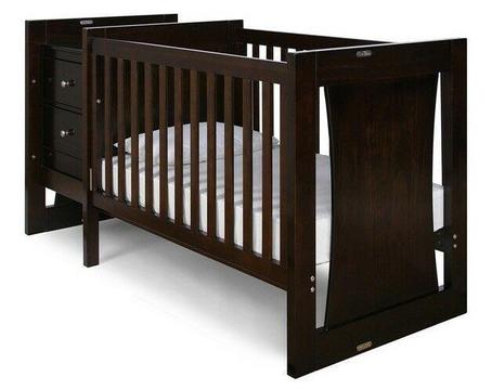 Growtime baby cot & change table