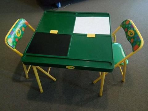 Crayola 4 in 1 Art table - Almost new condition