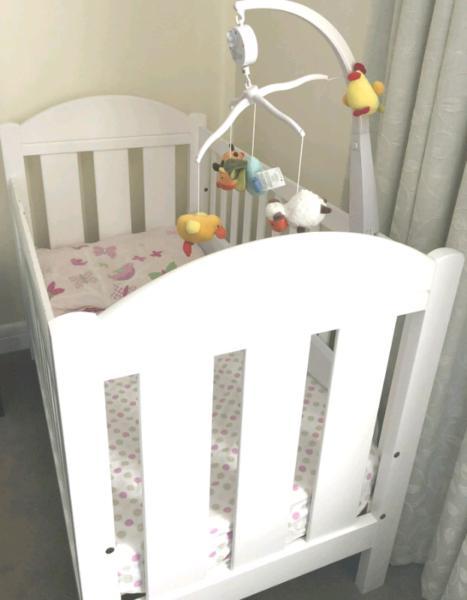 White King Parrot Cot with Mattress in Excellent Condition