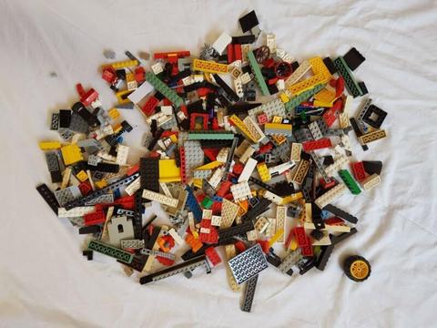 Lego - bulk lot - as pictured - great condition 900g