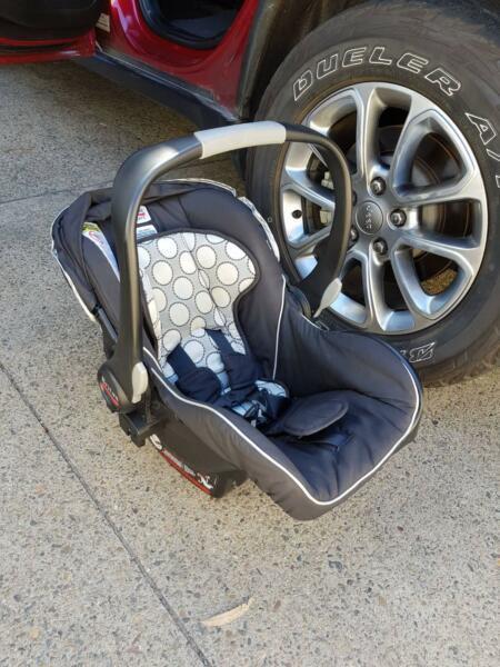 Britax B-Safe Infant Car Seat, Black (Prior Model), used