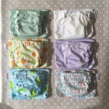 Medium Size Bambooty Modern Cloth Nappies GUC plus wet bags
